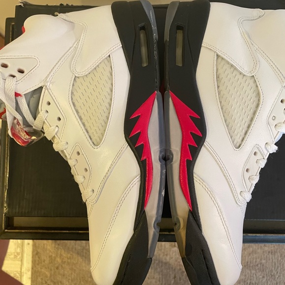 Jordan 5 Retro Fire Red (2013) Size 11.5 - Picture 10 of 12